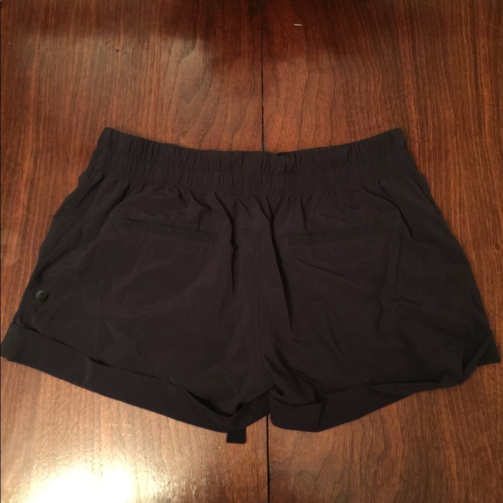 Lululemon On The Fly Shorts Black Sz 8